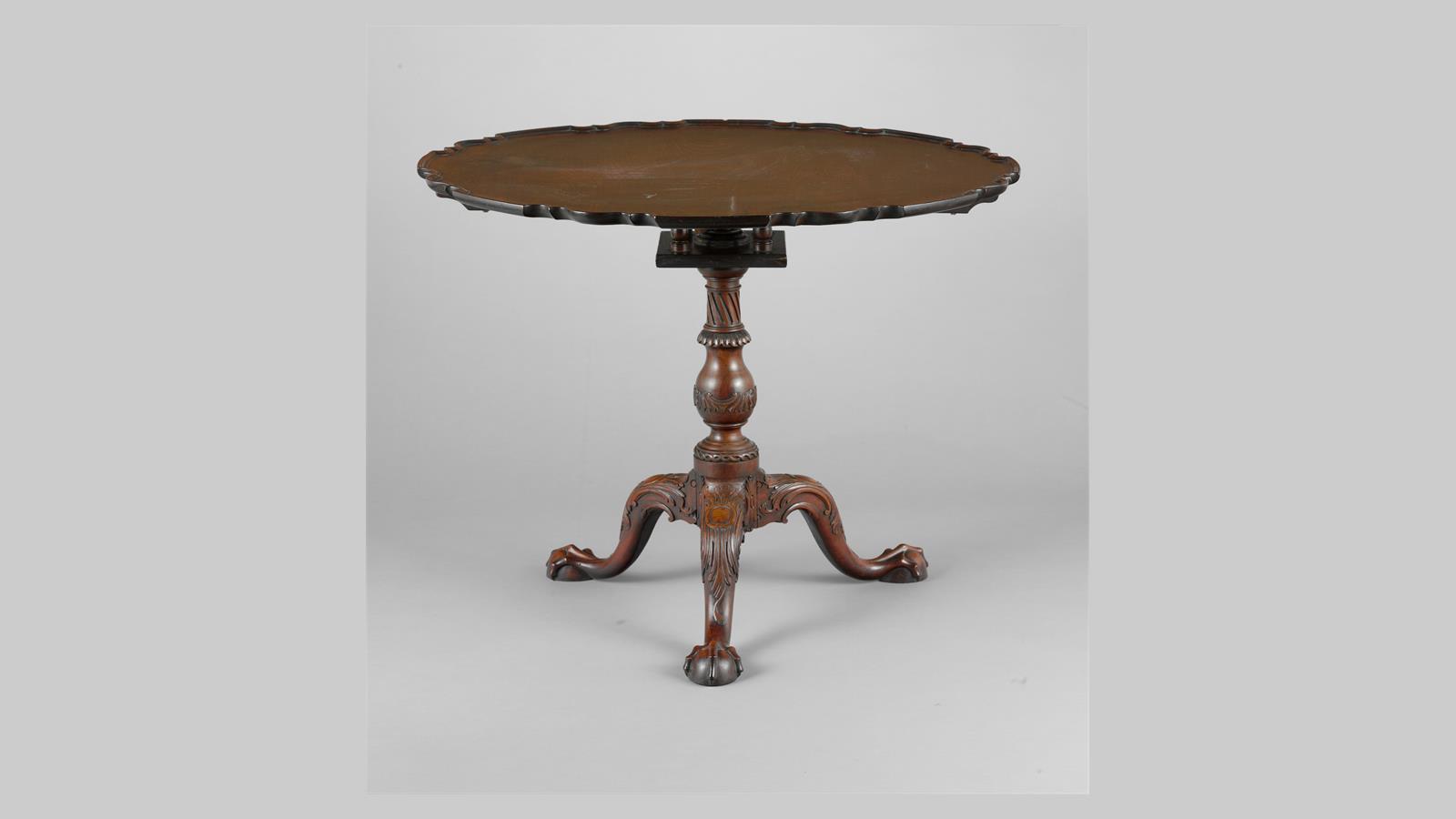 Authentic 18th-century Philadelphia Chippendale mahogany tilt-top tea table with pie-crust rim birdcage mechanism and carved ball-and-claw feet